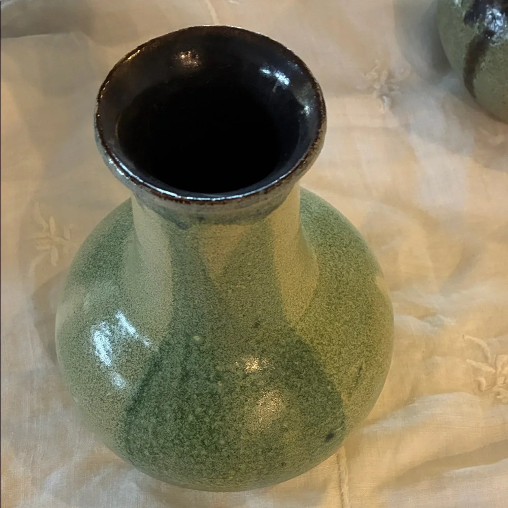 Green Ceramic Vase Vtg Green/Light Green W/Dark Interior Beautiful Side Ombré